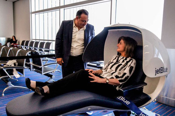 아리아나의 수면 캠페인에 동참하는 기업이 뉴욕 JFK 공항 대기실에 무료 수면 시설을 설치했다.