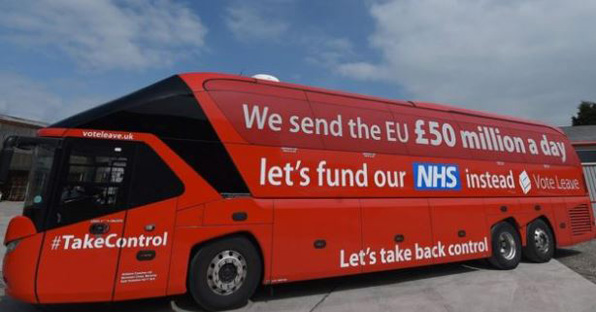EU 탈퇴 운동진영이 유세하면서 타고 다닌 버스·EU에 내는 분담금이 하루에 5천만 파운드이며 이 돈을 국민 건강 서비스에 사용하자고 적혀 있다. (사진=BBC 사이트)