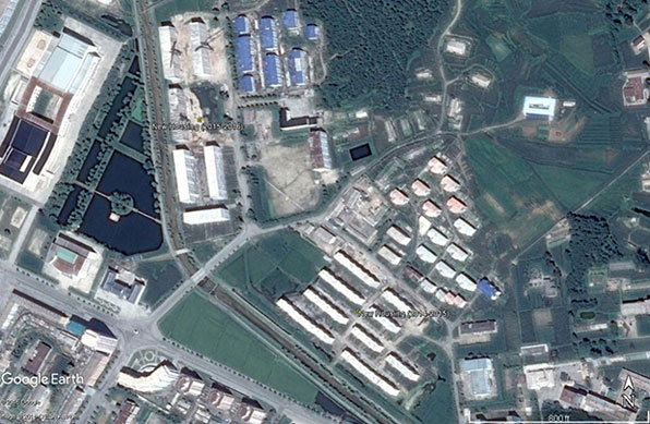 영변 핵단지의 서쪽 지역에서 진행 중인 아파트 건설 공사. (출처: RFA) 