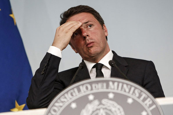 마테오 렌치 이탈리아가 총리가 개헌안 부결이 확정된 후 패배를 인정하고 총리 사퇴 선언을 하고 있다. [사진=AP]