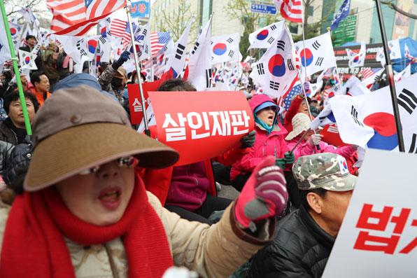 박근혜 석방 외치는 지지자들