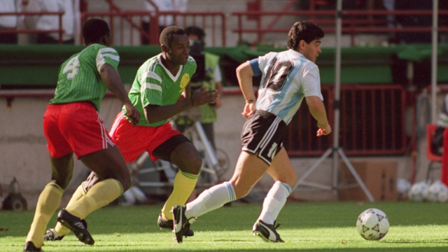 1990년 이탈리아월드컵 개막전에서는 카메룬이 마라도나의 아르헨티나를 격침시킨 최대 이변이 일어났다.