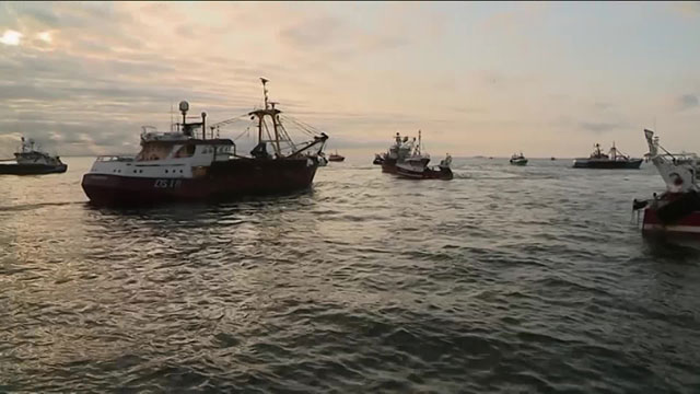 노르망디 해역 인근에서 영국과 프랑스 어선들이 조업하고 있는 모습