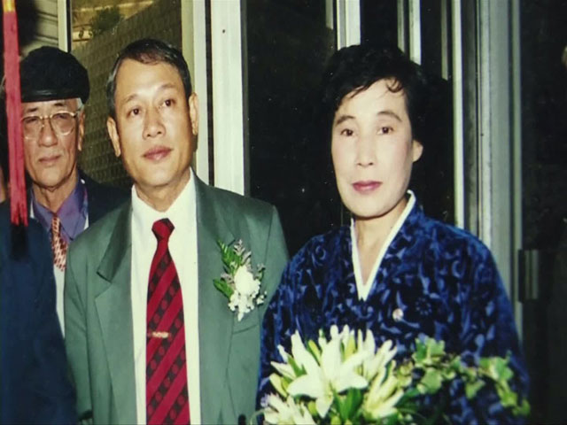 2002년 평양에서 촬영한 팜 녹 칸과 리영희 부부의 결혼 사진(출처:로이터통신)