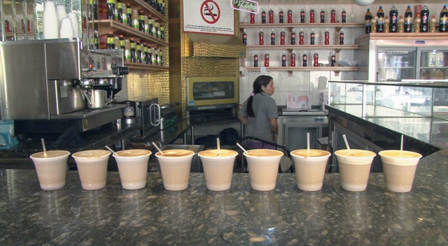 빵집에 판매되는 커피 9잔이 한달 최저임금과 같다