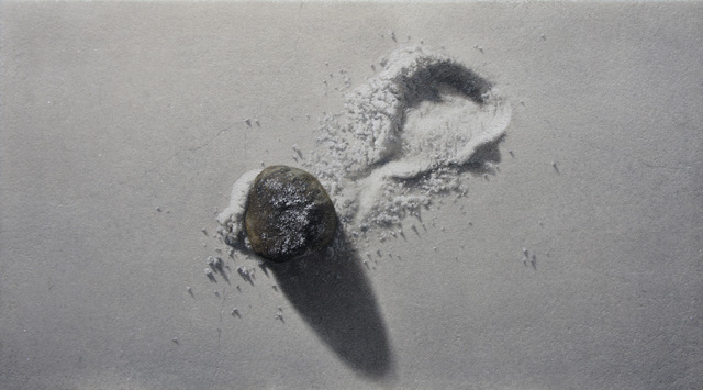 90.5x50.5cm, 모래 위에 레진, 아크릴물감, 2018