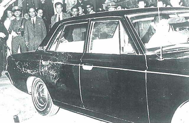 1969년 ‘초산 테러’ 당시 파손된 김영삼 당시 신민당 원내총무의 승용차 (사진 출처: 사단법인 김영삼민주센터)