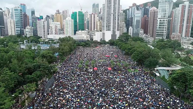 홍콩 도심에 모인 홍콩 시민들(지난 주말)