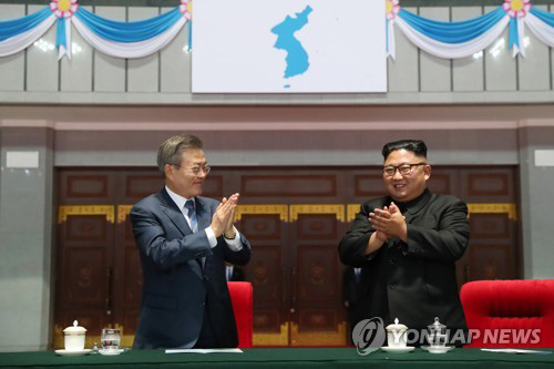 2018년 9월 평양에서 열린 남북정상회담 당시 문재인 대통령과 김정은 위원장.