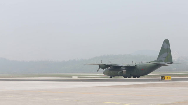 군 수송기 C-130