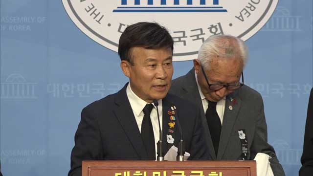 국회 소통관에서 기자회견을 하고 있는 김원웅 광복회장