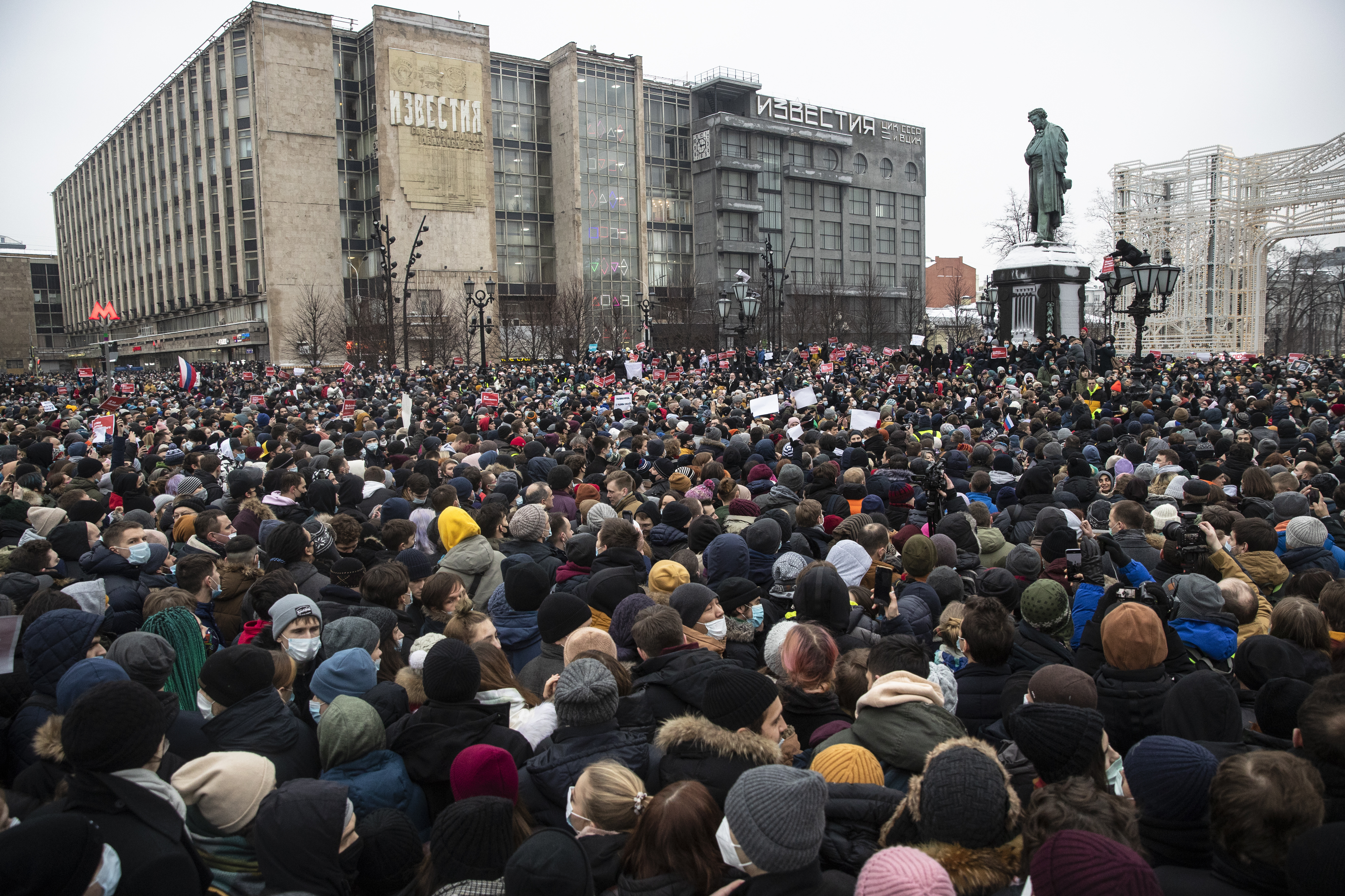 23일(현지시각) 나발니 석방을 외치며 모스크바 광장에 모여든 지지자들.