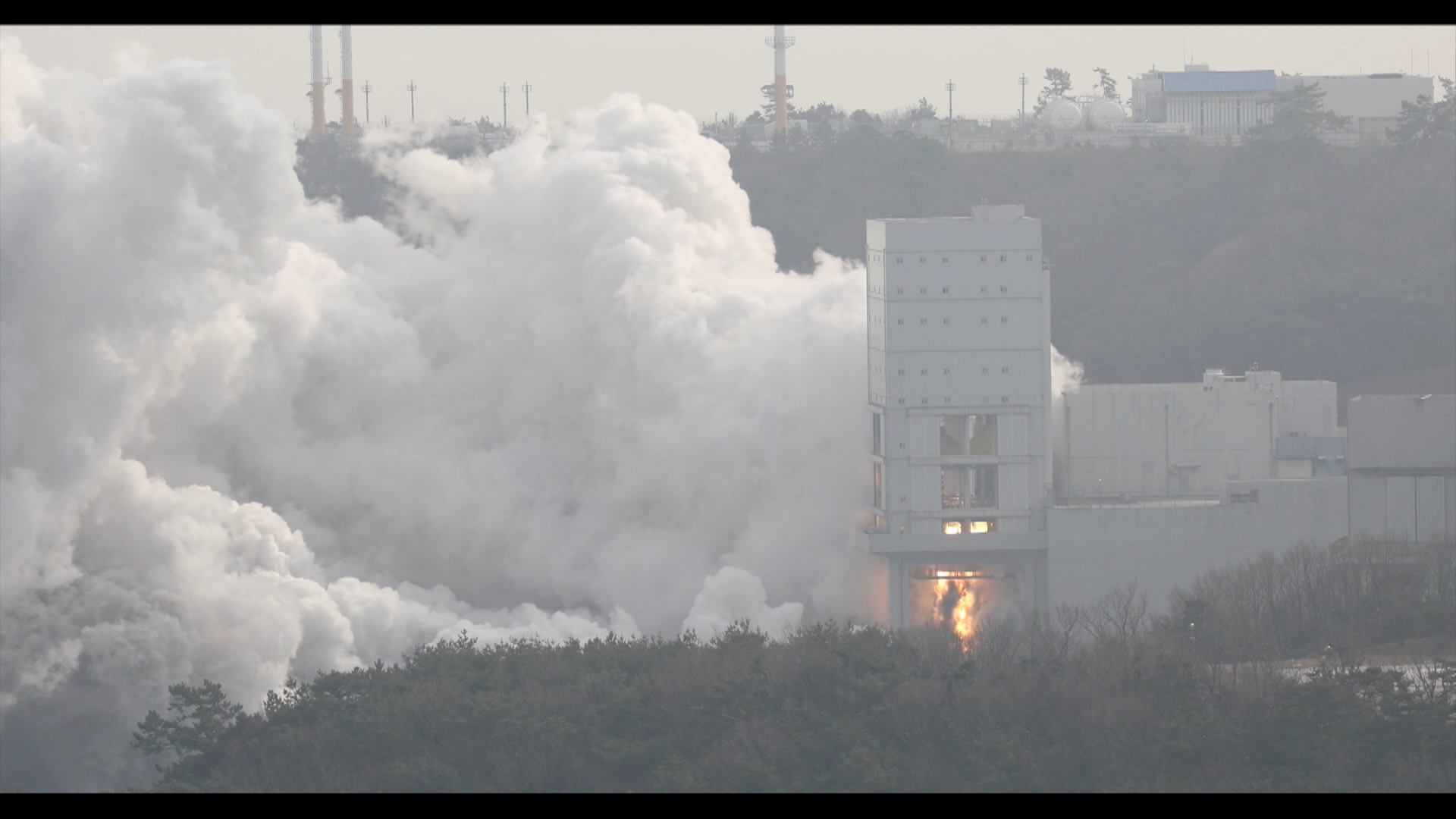 우리나라가 독자 개발한 한국형 발사체 ‘누리호’ 1단 로켓 첫 종합연소시험이 성공했다.