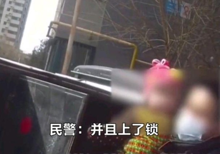  지난 2일 택배 기사인 아버지가 딸을 안고 있는 모습 [출처 : 웨이보]