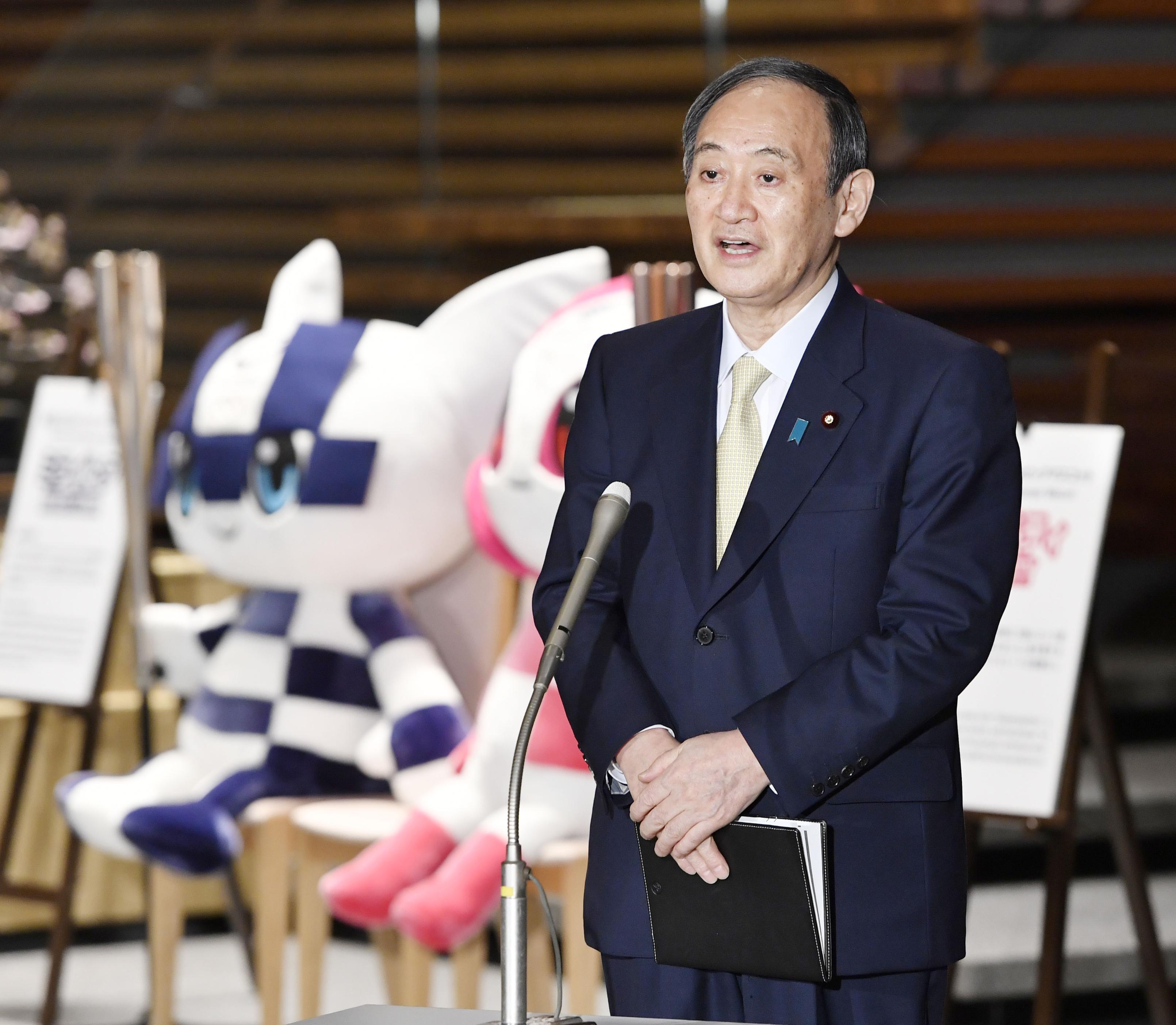 스가 요시히데 일본 총리가 2월 18일 도쿄 총리관저에서 도쿄올림픽과 관련한 기자들의 질문에 답하고 있다. 〈출처=일본 교도통신〉