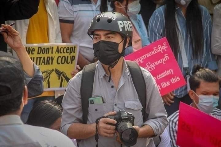 ‘버마 민주의 소리(DVB)’ 방송사 기자인  ‘고 민 요’는 현장에서 체포돼, 지난 4월 13일 군사법정에서 징역 3년형을 선고받았다