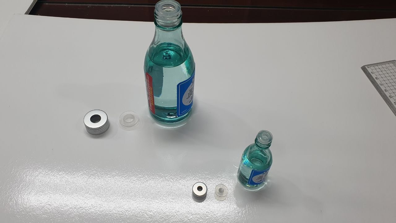 하이트진로 “음용 방지 3단 마개 구성(알루미늄 캡, 플라스틱 캡, 내부 플라스틱 속 캡)”
