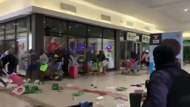 폭동이 일어난 남아공 케이프타운 내 쇼핑몰(남아공 교민 한인섭 씨 제공)
