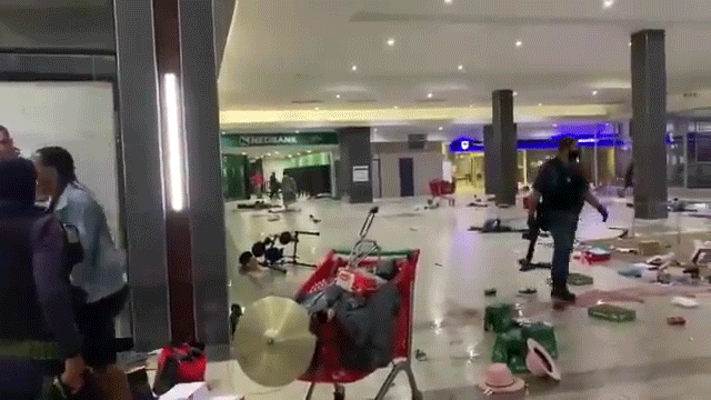 폭동이 일어난 케이프타운 내 쇼핑몰(남아공 교민 한인섭 씨 제공)