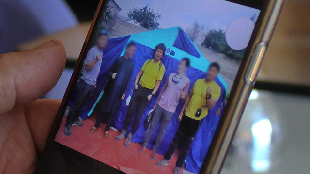 파키스탄 여행사 관계자가 현지시간 20일 공개한 휴대폰 사진. 가운데가 김 대장, 나머지는 같이 등반한 팀원들로 추정.