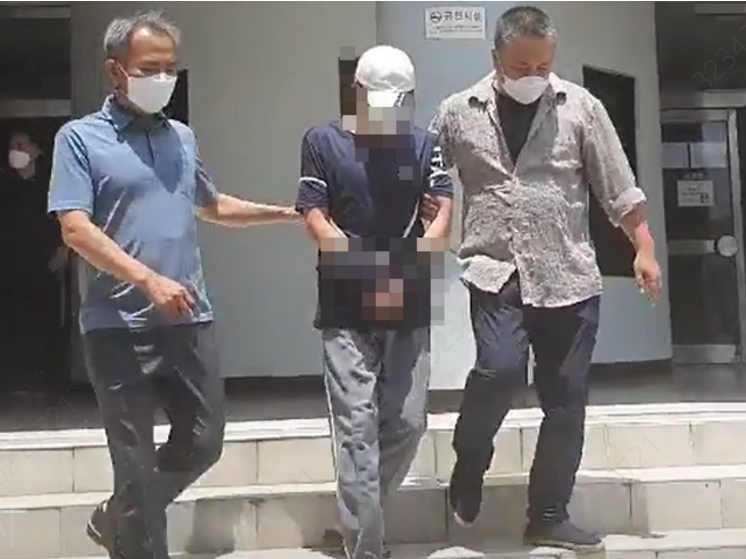 21일 구속영장 심사를 받기 위해 제주 동부경찰서에서 제주지방법원으로 이송되고 있는 제주 중학생 살해 피의자 백 모 씨