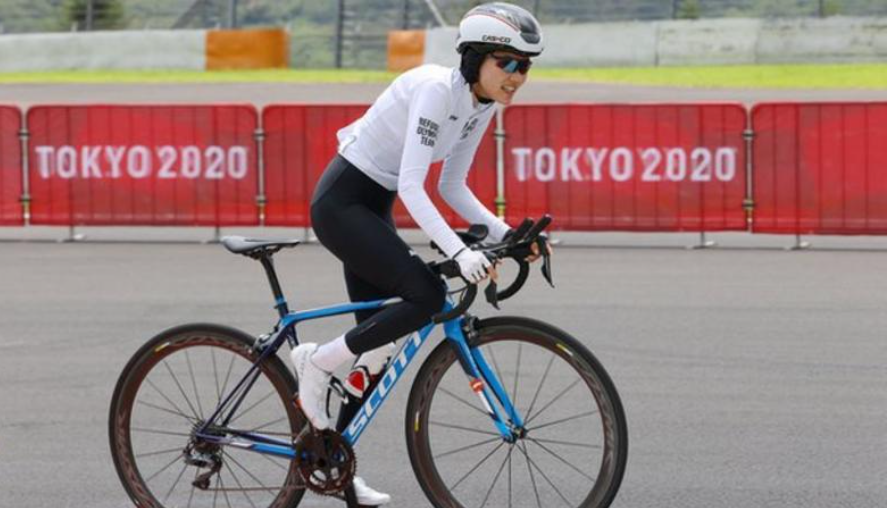 28일 일본 시즈오카현 후지 국제 경주장서 열린 사이클 여자 도로독주 경기에서 25명 중 꼴찌로 결승선을 통과한 마소마 알리 자다는 2020 도쿄올림픽에서 난민을 대표하는 선수다.