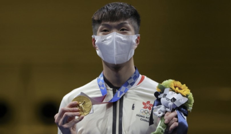 25년 만에 홍콩에 금메달을 안긴 청카룽 선수. (출처: 로이터)