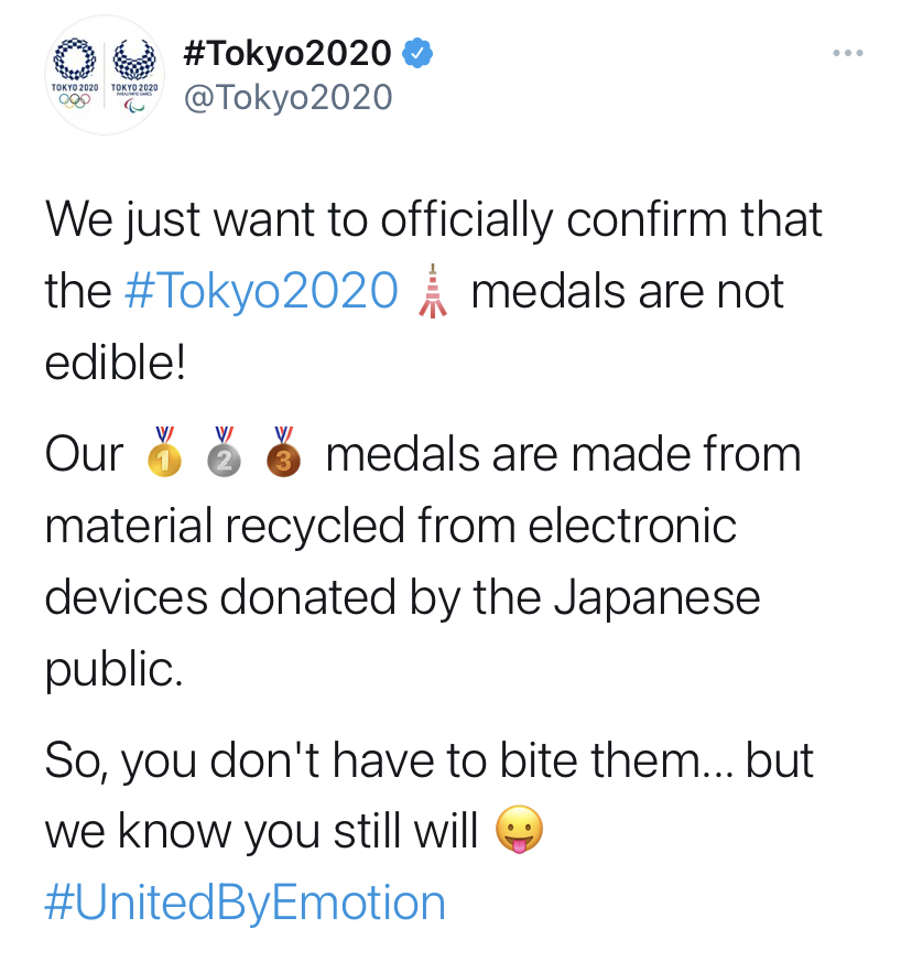 도쿄올림픽 조직위는 트위터에서 '이번 올림픽 메달은 먹는 것이 아니고 깨물어서도 안된다고 밝혔다. 그리고 메달은 일본 시민들이 기부한 전자제품을 재활용해 만들었다고 설명했다.