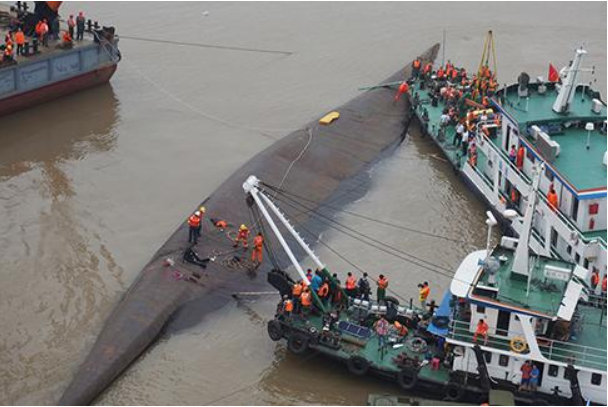 2015년 양쯔강 선박 전복 사고 (출처: 텅쉰)