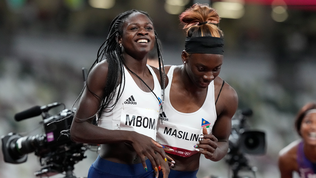 폭발적인 막판 스퍼트로 육상 여자 200m 은메달 딴 크리스틴 음보마 선수 (왼쪽)