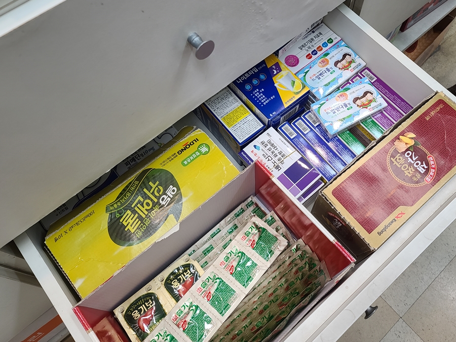 해당 건강기능식품 판매 업체에서 팔고 있던 의약품 (사진제공: 부산시 특별사법경찰과)