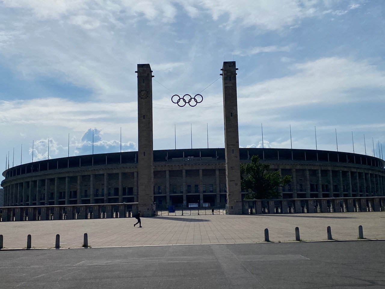 1936년 올림픽이 열렸던 베를린 올림픽 주경기장(올림피아슈타디온 베를린). 지금은 분데스리가 헤르타 베를린의 홈 경기장으로 사용되고 있다.