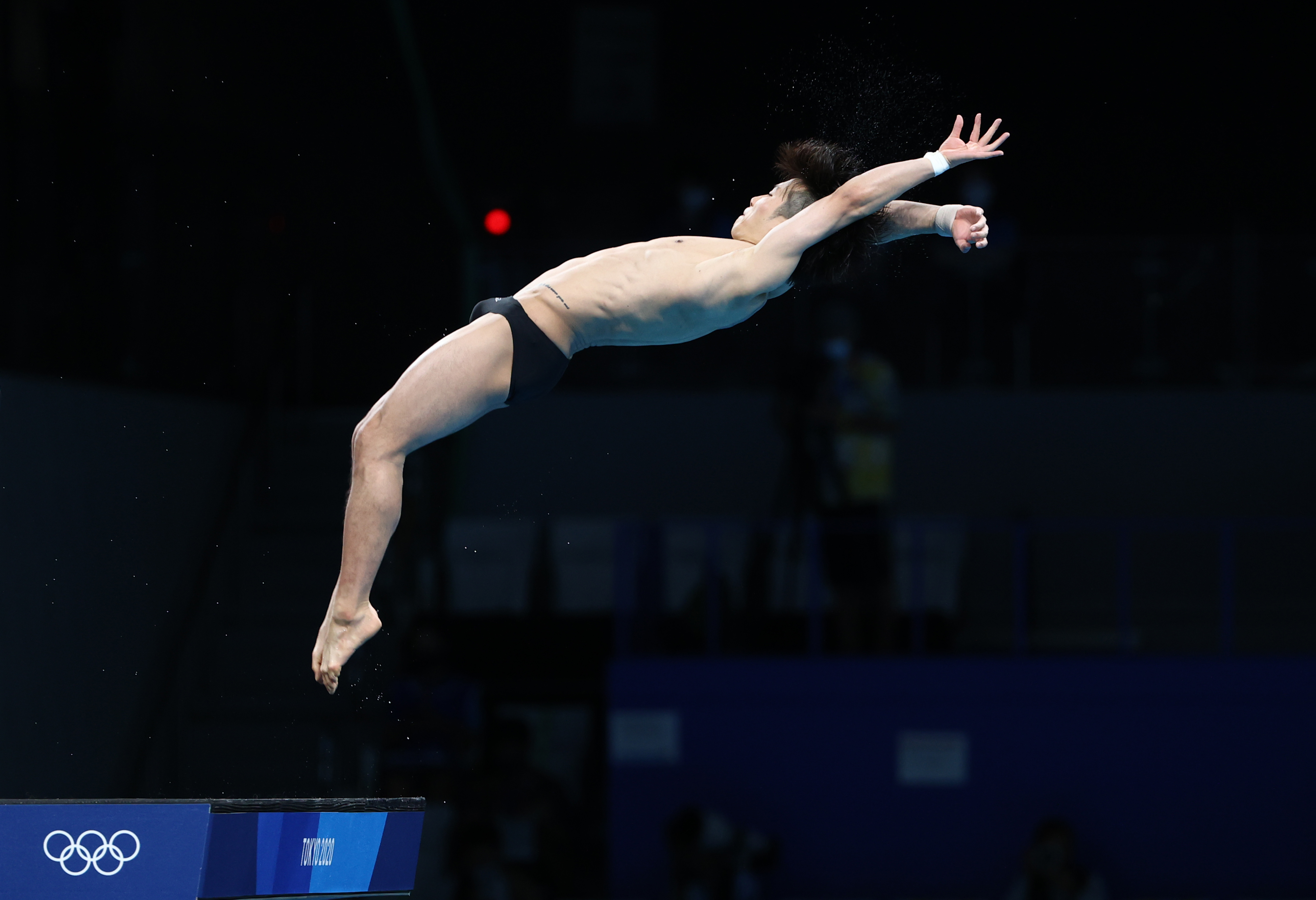 지난 7일 일본 도쿄 아쿠아틱스 센터에서 열린 2020 도쿄올림픽 남자 다이빙 10ｍ 플랫폼 준결승전에서 한국 우하람이 다이빙 연기를 선보이고 있다. [사진출처 : 연합뉴스]