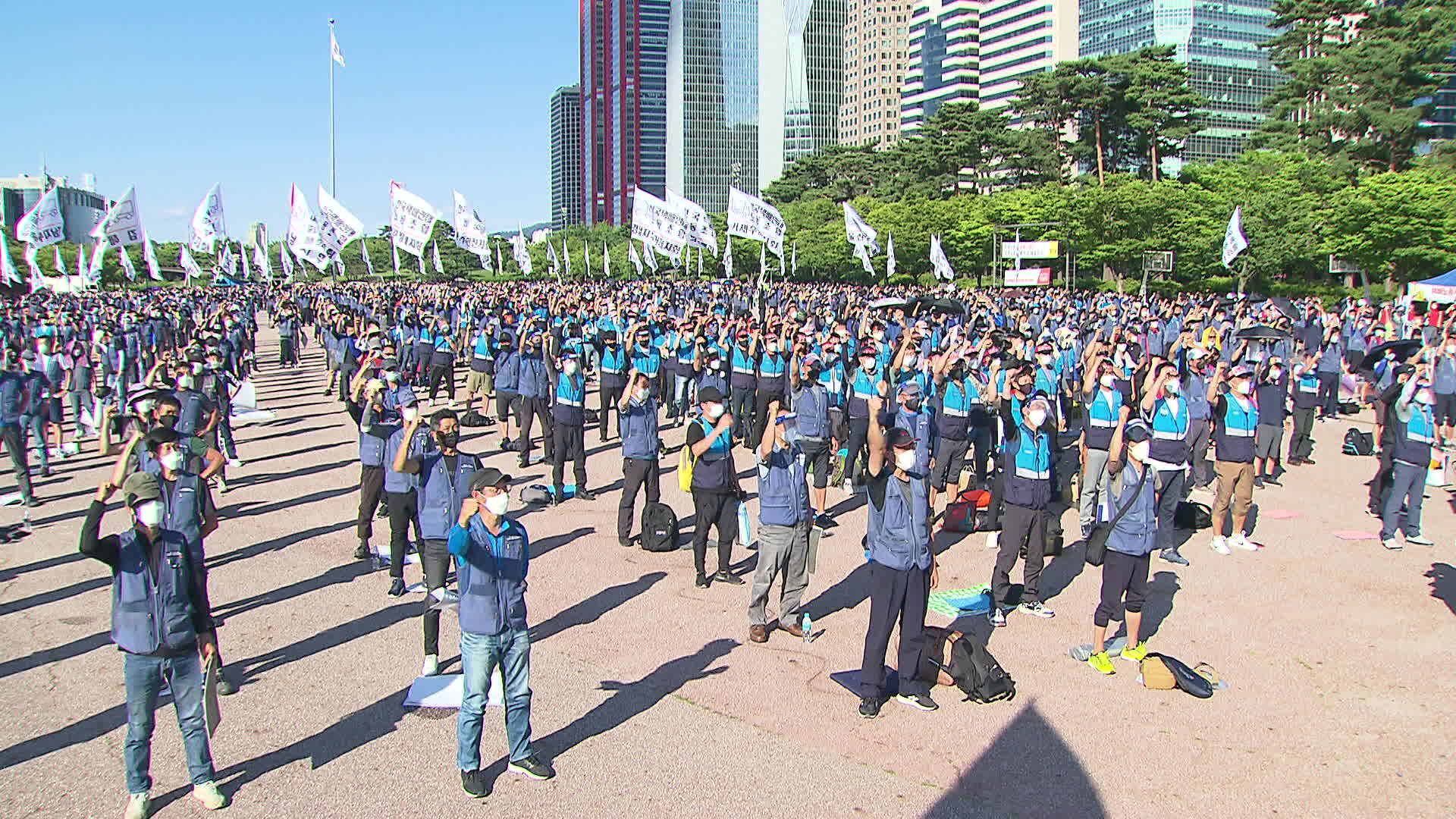 지난 6월 서울 여의도에서 열린 택배노조 총파업 대회.