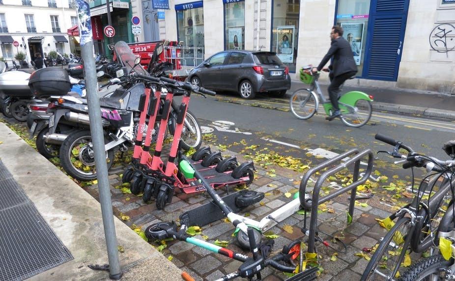 자전거와 전기 스쿠터, 전동킥보드 넘쳐나는 파리 시내 (사진:컨스트럭션21)