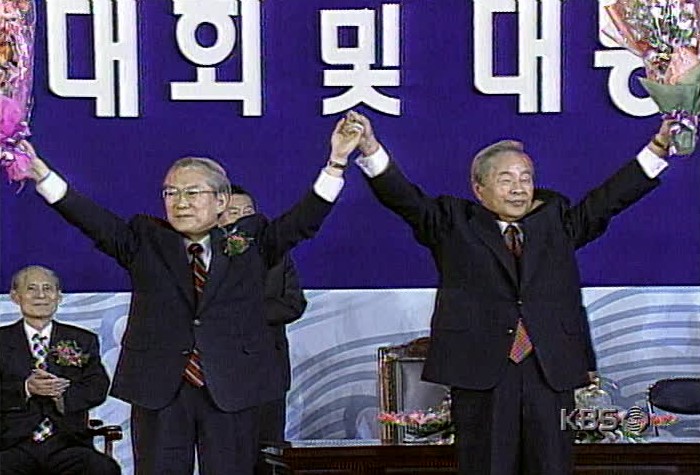 1997년 7월 21일 신한국당 15대 대선 후보로 선출일. 이회창 후보와 김영삼 당시 대통령. (출처 : KBS 아카이브)