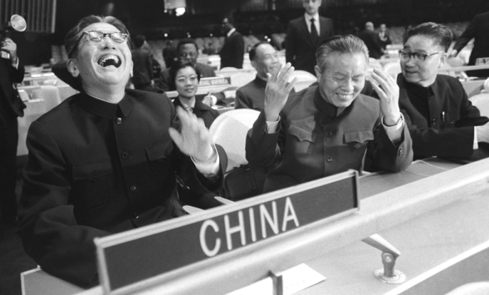 중국은 1971년 10월 25일 표 대결을 통해 유엔에 가입하고 타이완을 밀어내는 데 성공했다.