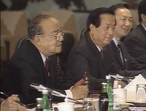 1991년 사상 첫 한중정상회담 당시 양상쿤 중국 국가주석(왼쪽)의 오른쪽에 한중 수교 당시 중국 측 협상을 주도한 첸지천 중국 외교부장이 앉아있다. (KBS 뉴스 캡처)