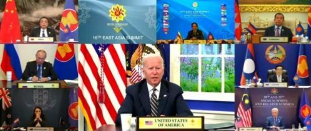 조 바이든 미국 대통령이 동아시아정상회의에서 발언하고 있다. 이 자리에는 리커창 중국 총리도 참석했다.  (출처: 연합)