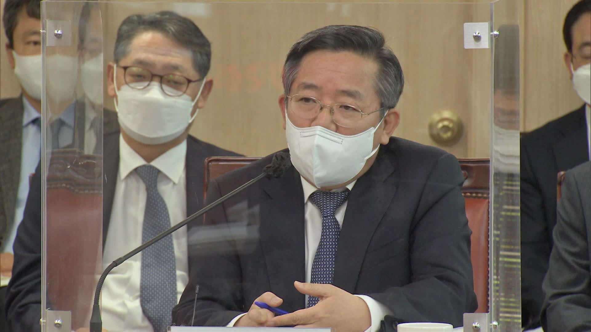 지난 10일 서울시의회 인사청문회에 참석한 김헌동 SH공사 사장이 질의에 답변하고 있다.