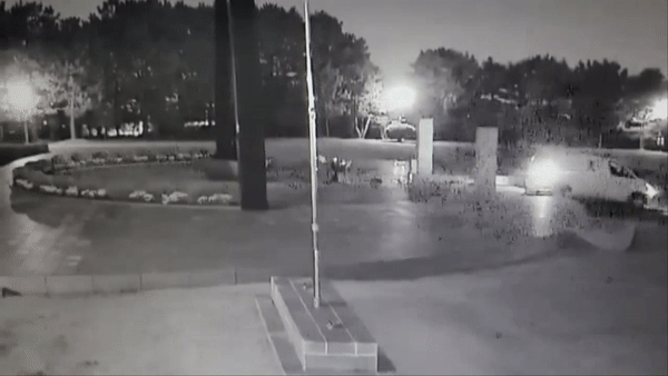 어제(17일) 밤  4·3 평화공원 위령 제단에 불을 지른 40대 남성이 경찰에 붙잡혔다. (영상=제주동부경찰서 제공)