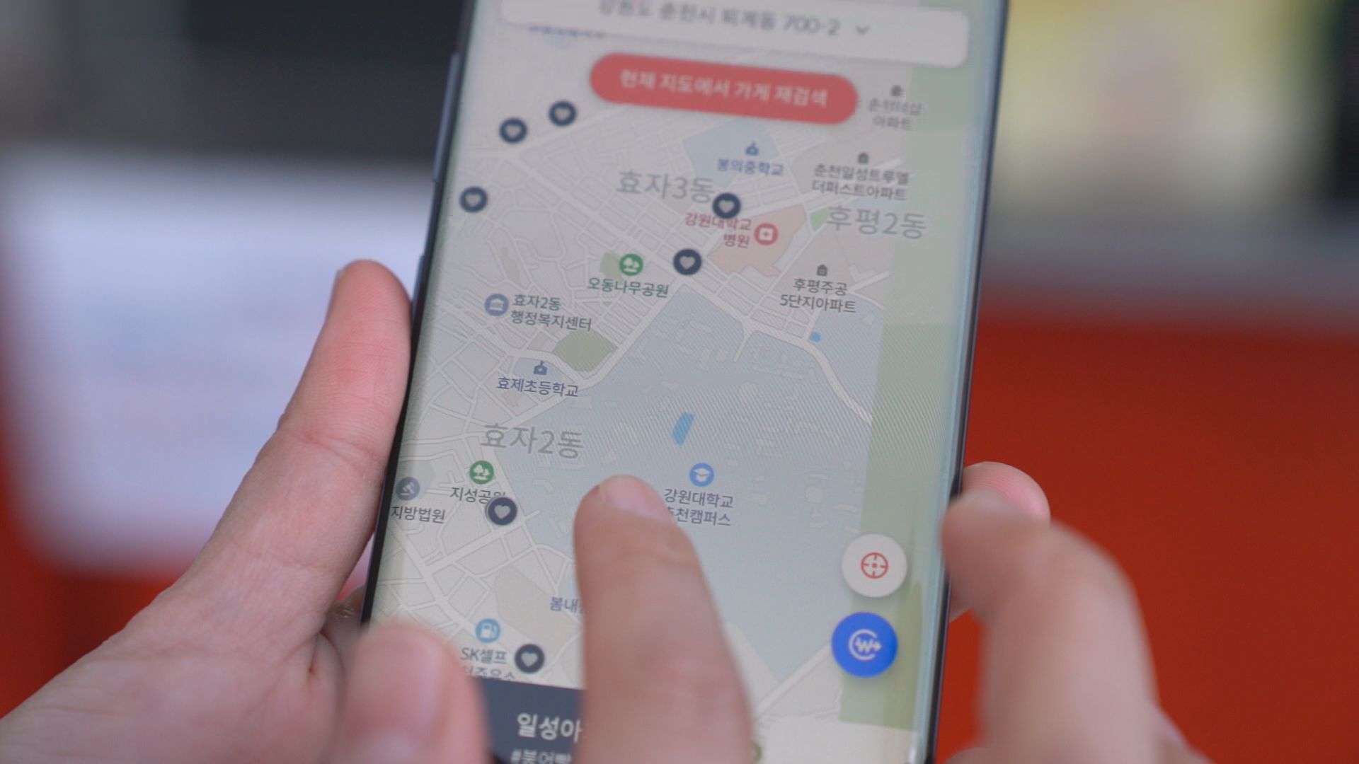 ‘가슴속3천원’ 앱에는 길거리 음식을 파는 노점의 위치가 지도에 표시되어 있다.