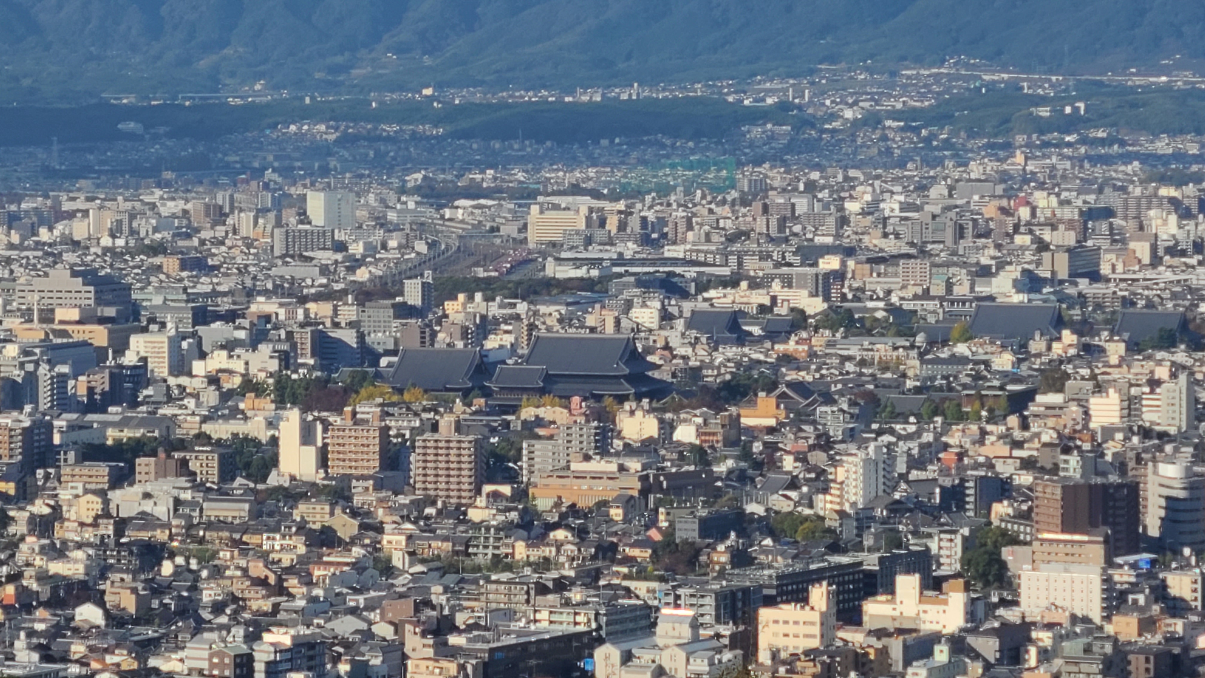 메이지 유신(1868년) 이전 천 년 이상 일본의 수도였던 교토시 전경.           KBS