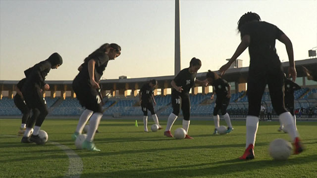 사우디 최초 여성 축구 리그 선수들