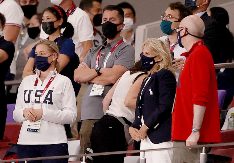 질 바이든 영부인이 2020 도쿄 하계 올림픽에 참가한 자국 선수 경기를 지켜보고 있다. (출처: 로이터)