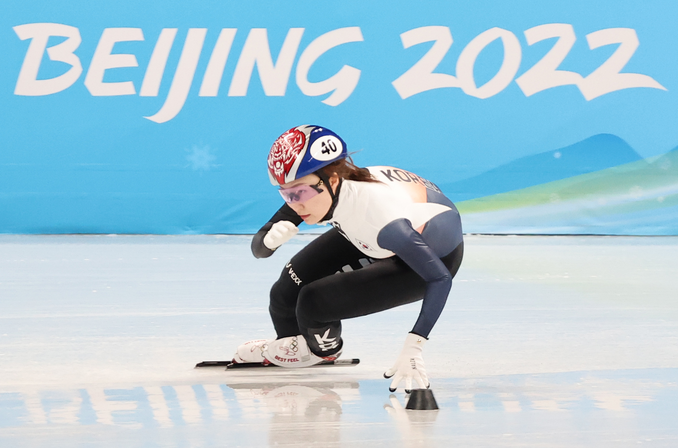 쇼트트랙 국가대표 최민정 선수가 2022 베이징 동계올림픽 개막 이틀째인 6일 오후 중국 베이징 캐피탈 실내 경기장에서 훈련하고 있다. [사진출처 : 연합뉴스]