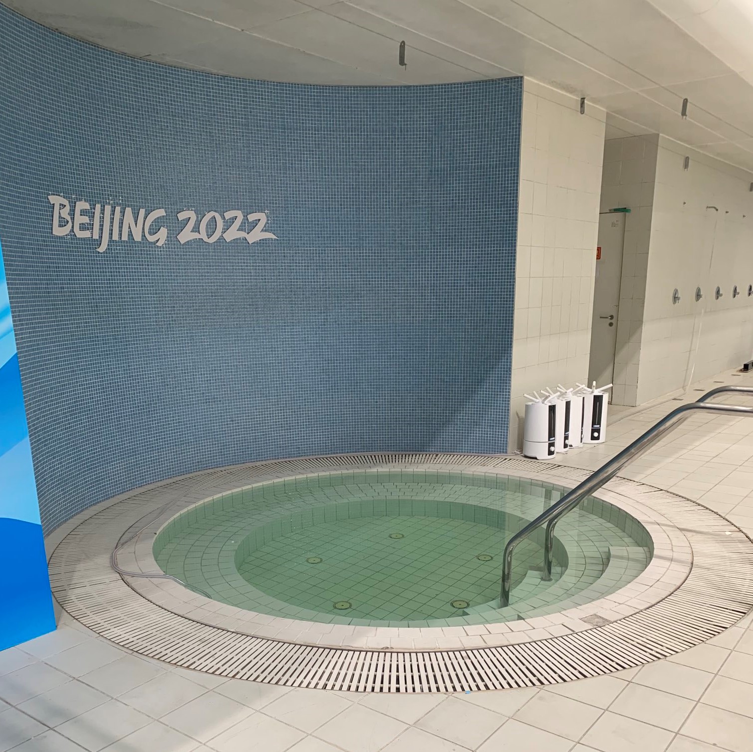 2022 베이징 동계올림픽 컬링 경기가 열린 국립아쿠아틱센터의 풀에 물이 가득 찬 모습. 출처 : 한스 뷔트리히 트위터