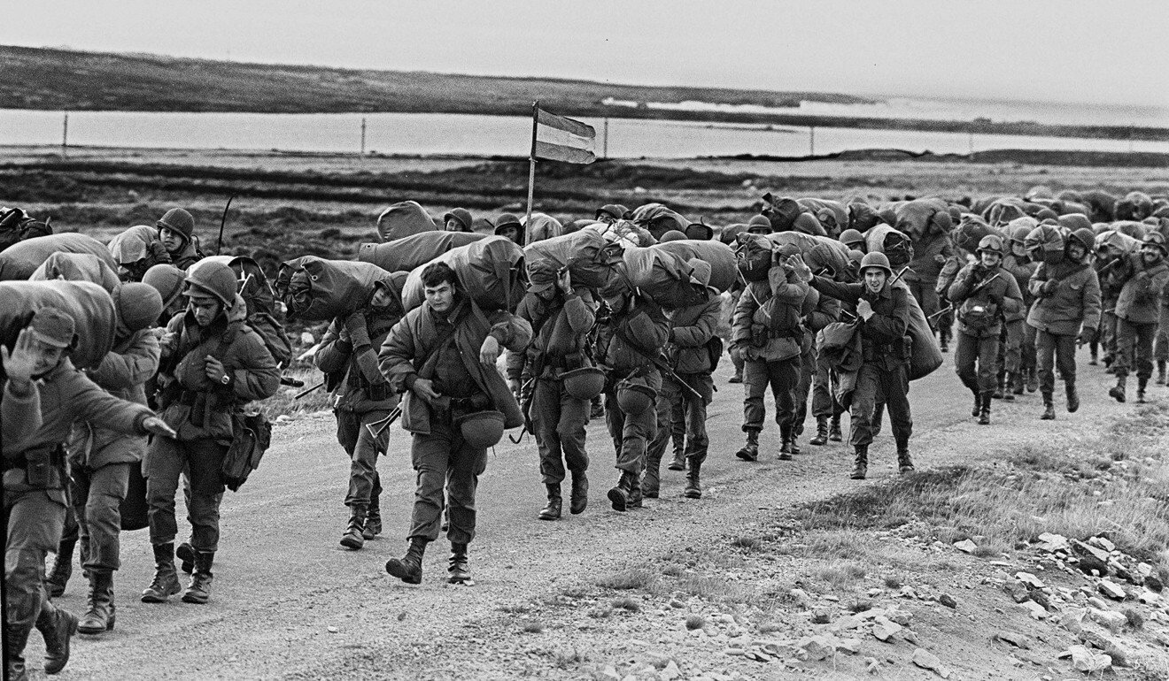 아르헨티나 군인들이 포클랜드를 한때 점령했을  당시, 1982년 (출처: AFP)