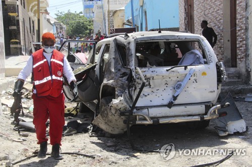 지난 1월 소말리아에서 테러 공격을 받은 승용차  (사진 :  연합뉴스)