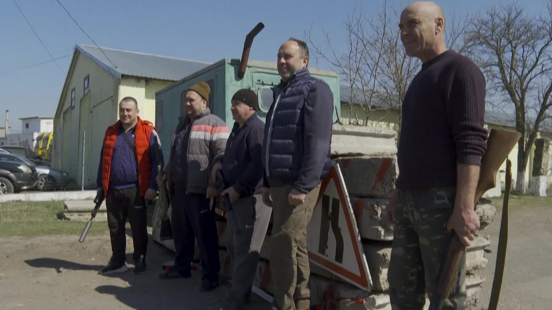 우크라이나 남서부 오데사 주의 농민들이 파종철을 맞아 무장한 모습